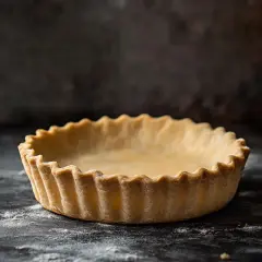 En tom pajskal, redo att fyllas med godsaker för en paj till många.