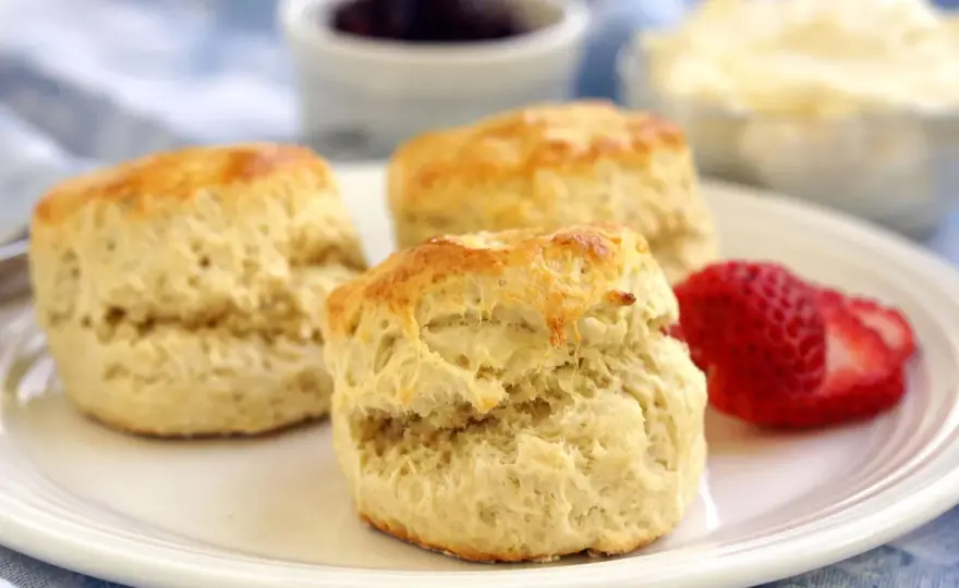 Brittiska scones – Receptet för höga & mjuka på 30 min
