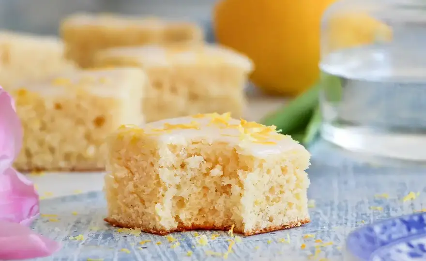 Citronkaka i långpanna - Recept för saftig & syrlig kaka