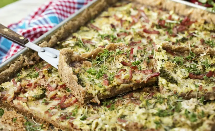 Kycklingpaj i långpanna - Recept för perfekt paj till många